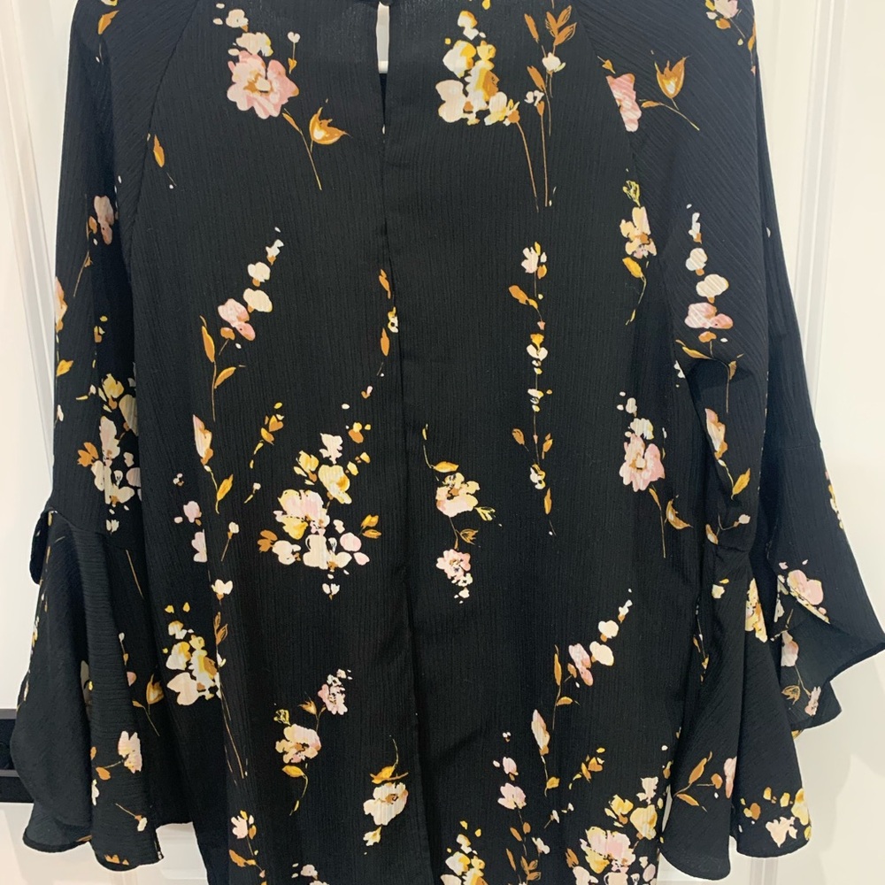 LC Lauren Conrad Black Floral Ruffle-Sleeve Blouse